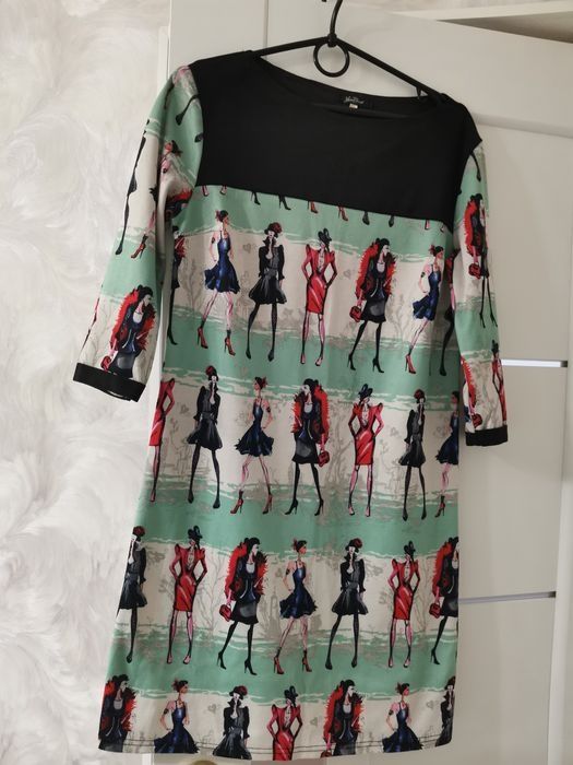 Платья  яркие размер 42 /44