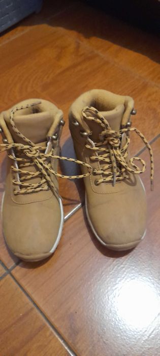 Botas de menino mostarda