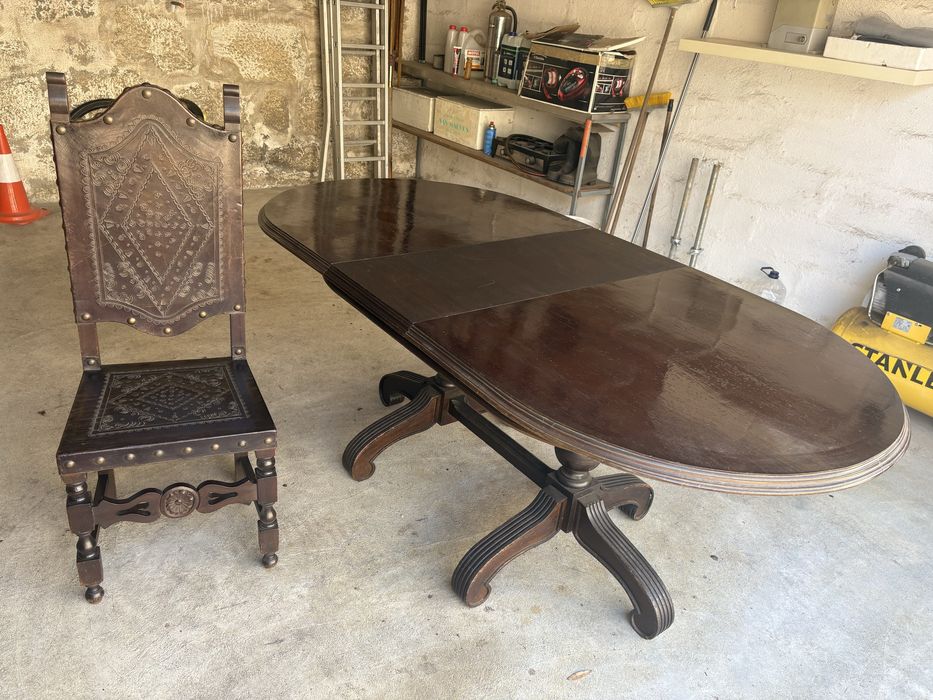 Conjunto mesa de sala e cadeiras
