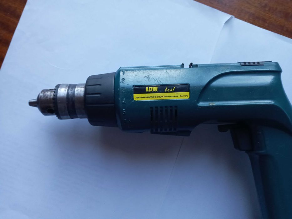 Дрель, шуруповерт.