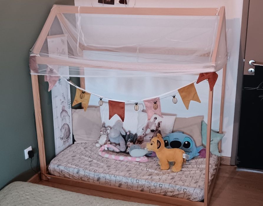 Cama de bebê , natural em madeira pinho