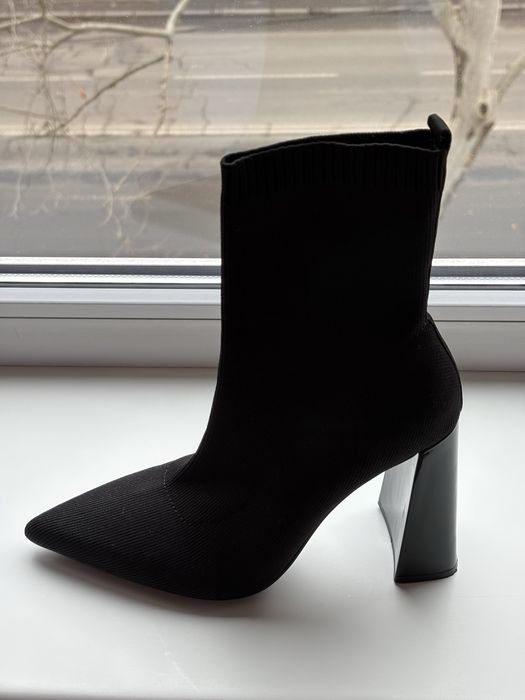 Ботильйони від Reserved