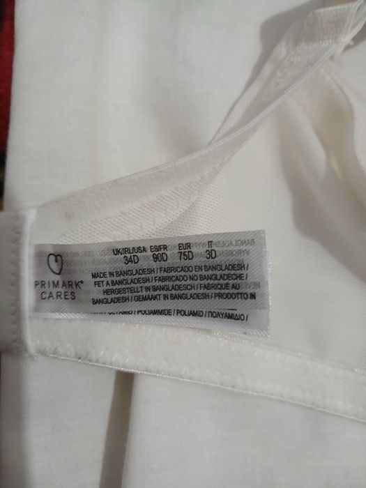 Três sutiãs 34D almofadados