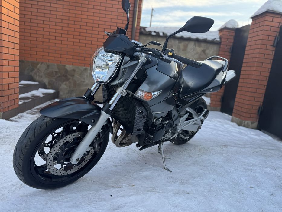 Японський мотоцикл Сузуки Suzuki GSR400 з Японіі