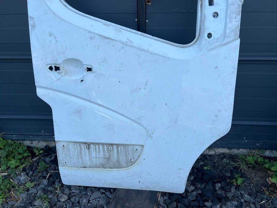 Дверка передня Права Renault 801100016R Renault Master Opel Movano