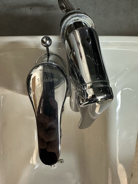 Vendo Base Chuveiro, Bidé e Torneiras