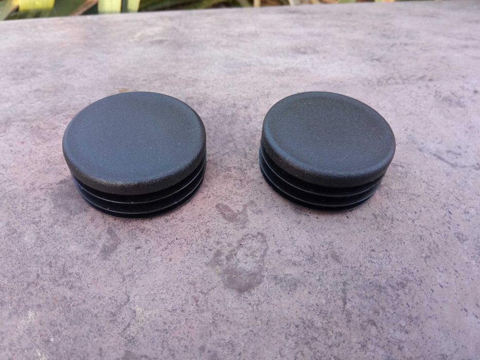 Заглушка пластикова кругла D 40 42 45 48,3 50 57 мм для труб