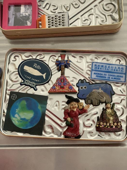 Varios magnetes de varios paises e cidades