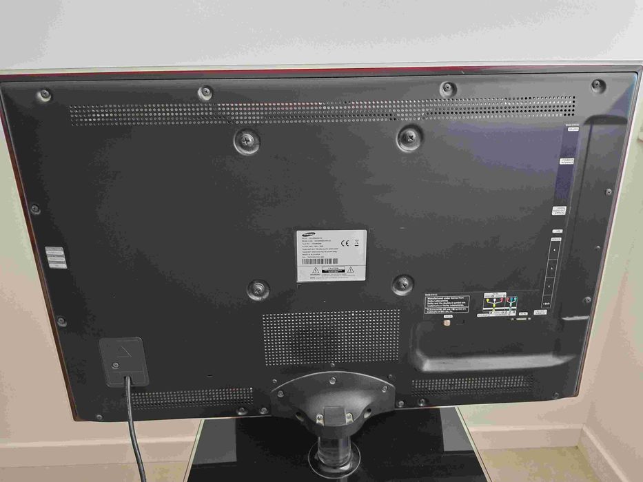 TV SAMSUNG 32 UE32B6000VW em bom estado