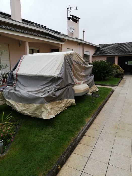 Auto tenda com cozinha há parte