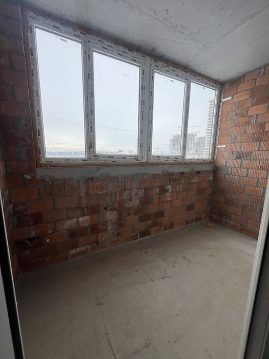 Продам 3к квартиру в Києві біля ТРЦ Ретровіль!