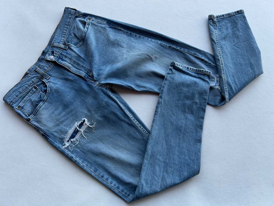 Levi's _ Spodnie jeansowe z przetarciami w34