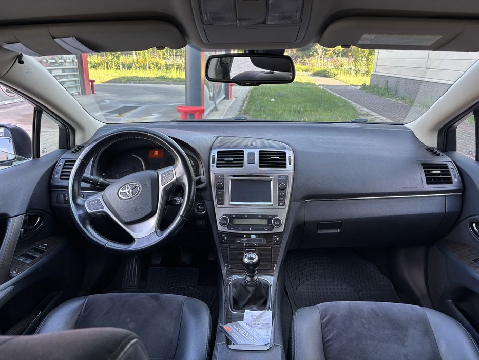 Toyota Avensis 2012r