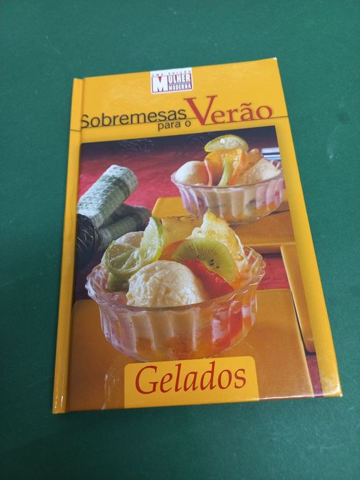 Pequeno livro de " Sobremesas de verão ".Novo