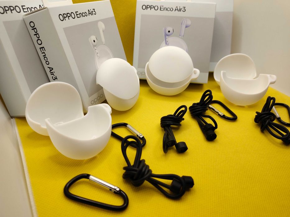 Чехол силиконовый на наушники OPPO Enco Air3 (white)+ шнурок + карабин