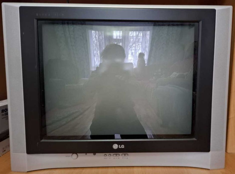 Телевізор LG 21FU2RLX 21' + цифровий ефірний приймач Romsat TR-2018HD