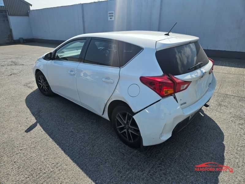Бампер Toyota Auris розборка шрот