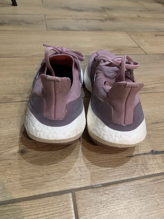Жіночі кросівки Adidas Ultraboost 22