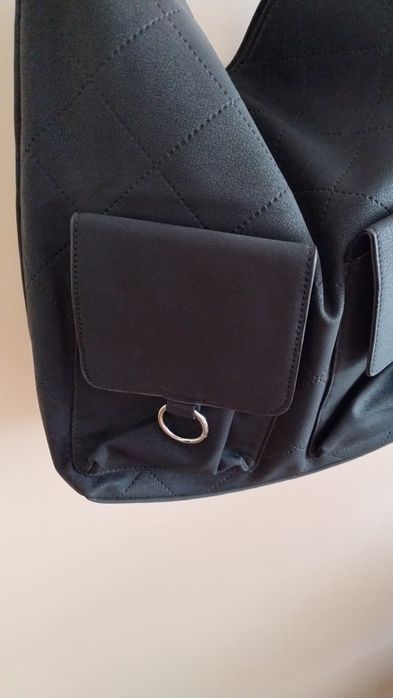 Czarna torebka damska.