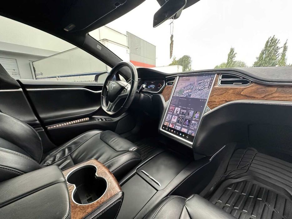 Tesla Model S P100D      2017