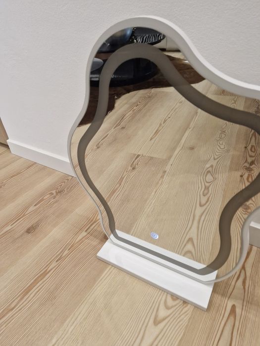 Espelho com iluminação, lacado a branco