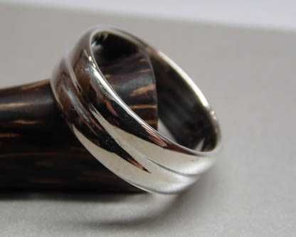 Srebrna obrączka 5,9 mm. wklęsła ozdoba R.11
