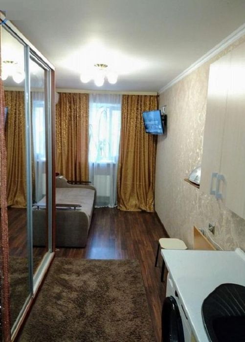 Продам комуну на Черемхах з ремонтом (300-297)