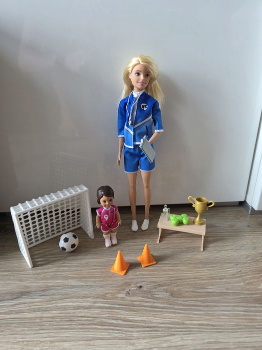 Lalka Barbie bramkarka piłkarka