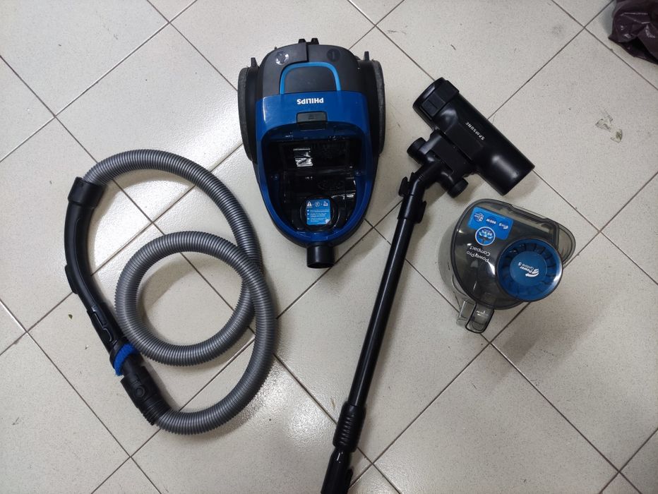 Aspirador sem saco Philips PowerPro Compact - DP11