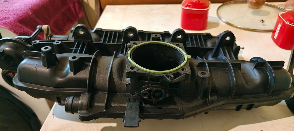 VAG 06J198211D Коллектор