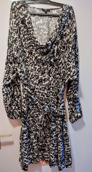 Elegancka sukienka C&A, rozmiar 44 – nowa (bez metki)