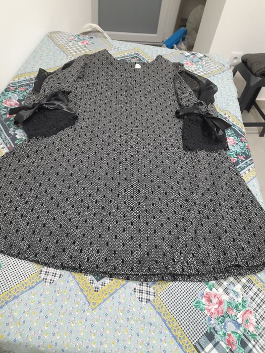 Vestido preto com aplicação de veludo da new collection