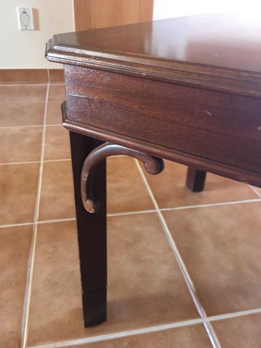 Mesa de madeira mogno maciço