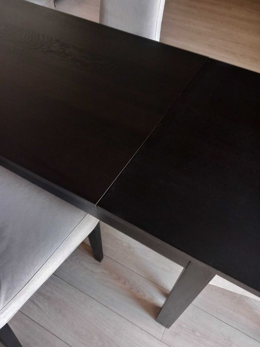 Mesa extensivel com 4 cadeiras