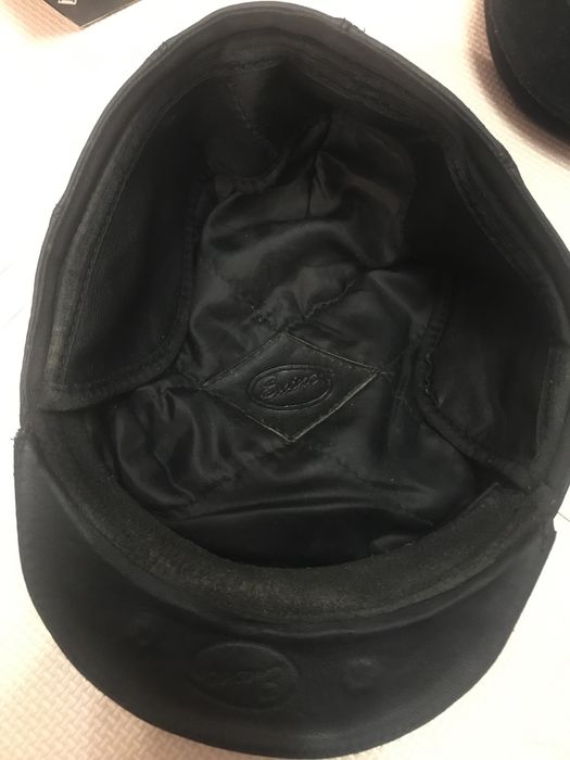 Кепка  деми из кожи и шерсти б/у  - набором.