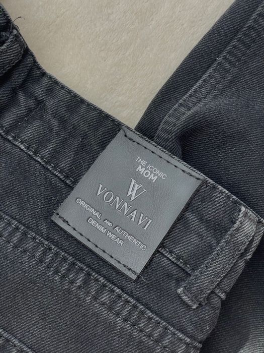 Чорні джинси з високою посадкою