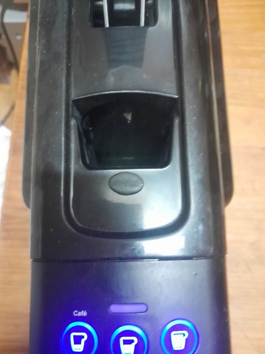 Máquina de café expresso com pouco uso