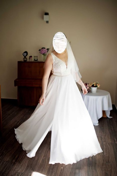 Suknia ślubna sezon 2023 rozmiar EU 40