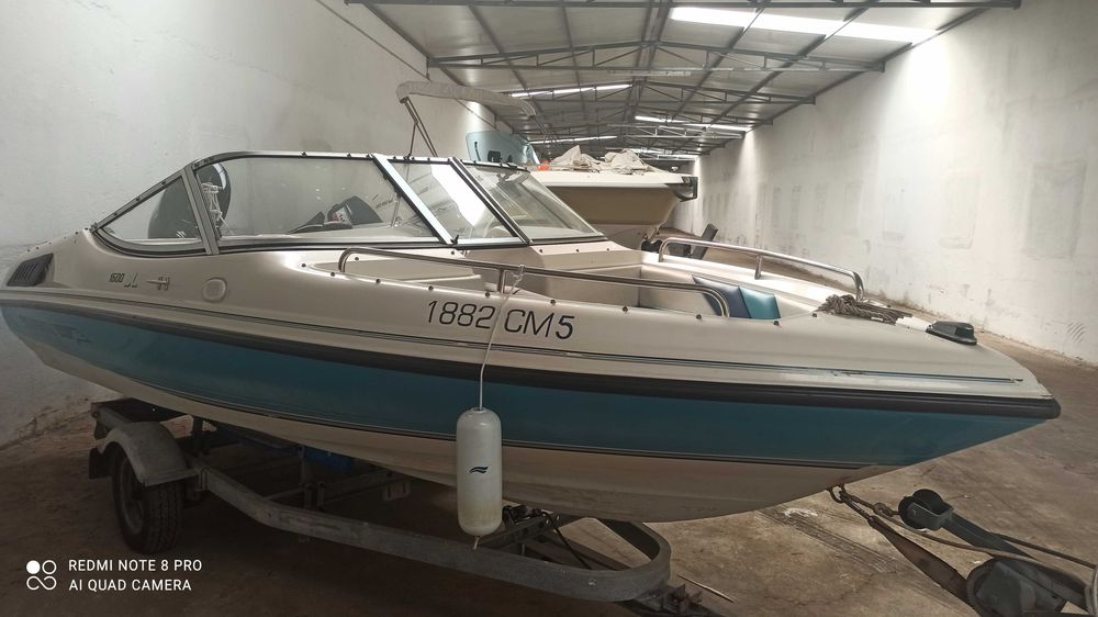 Vende-se barco marca Chaparral, modelo 1600 SL, em bom estado