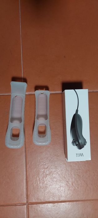 New Nunchuk for Wii + 2 Controller Covers64730171397122120