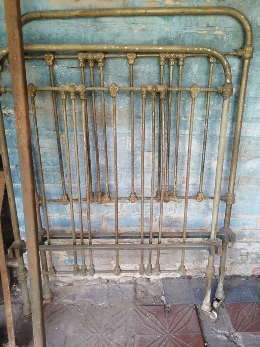 Стол раскладной ссср, сервант, кровать, тумба