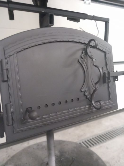 Drzwiczki stalowe grube, masywne