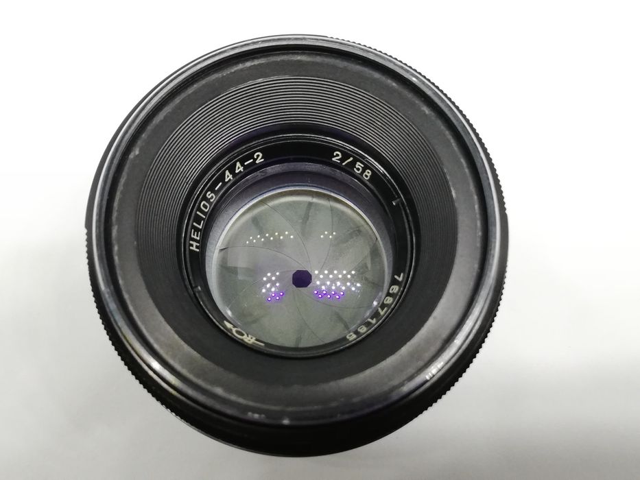 Helios-44-2 58mm 2.0 M42 (Swirly bokeh)