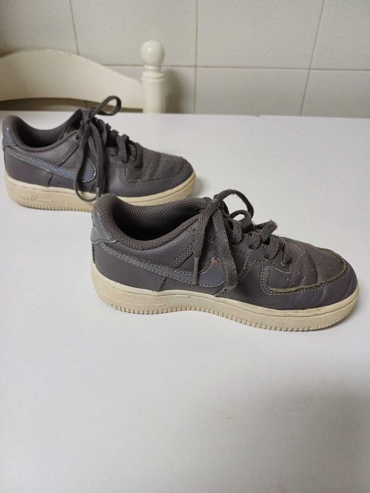 Ténis NIKE cinzentos Nº28
