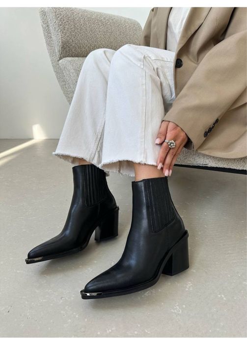 Казаки жіночі взуття