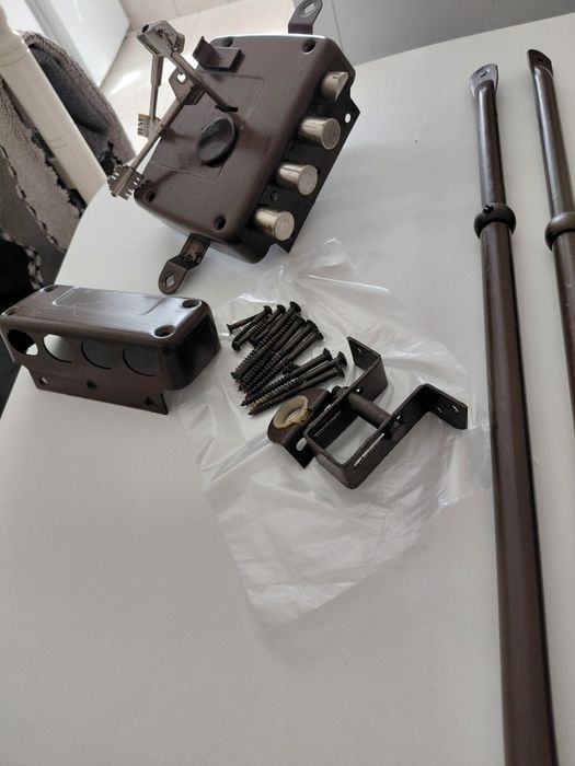Fechadura Cisa  bom estado c/trancas 40 euros