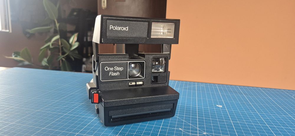 Polaroid one step flash