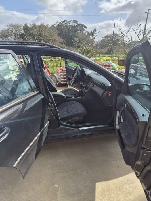 Mercedes benz C220 carrinha 2002 Excelente Estado

Mercedes-Benz C22