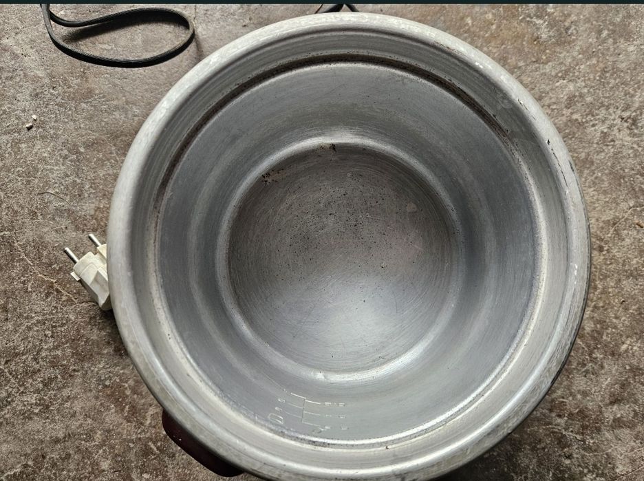 Mały poręczny Wolnowar do gotowania