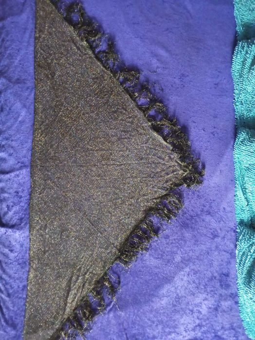 "Строгая" косынка с золотистым люрексом 125 х 60 см